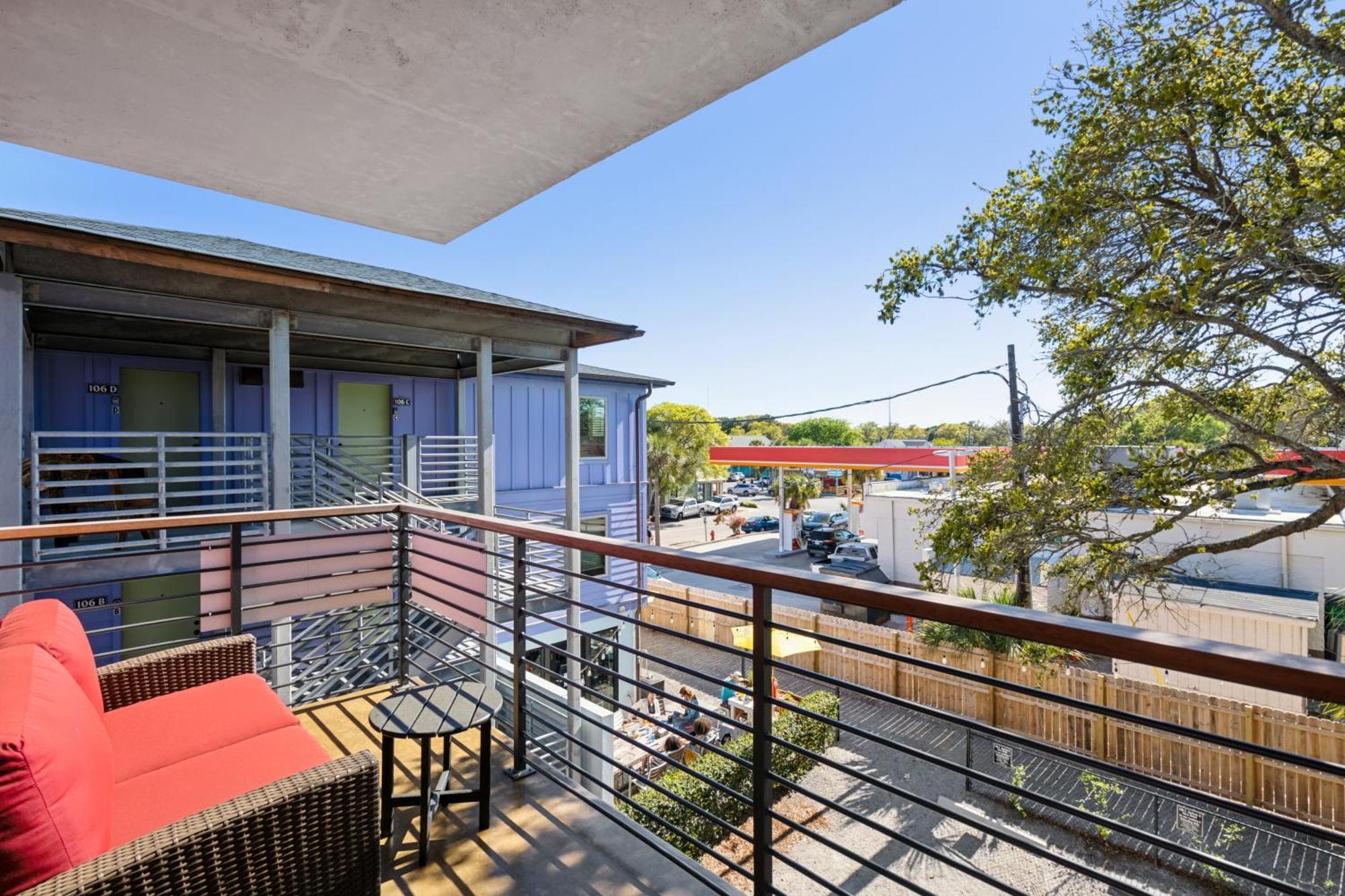Boutique Vera Hotel In The Heart Of Folly Beach Exterior photo